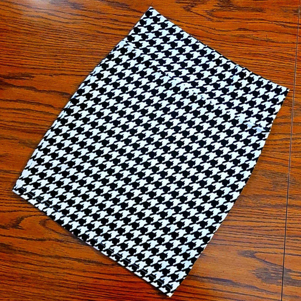 Houndstooth Bodycon Mini Skirt - Black and White